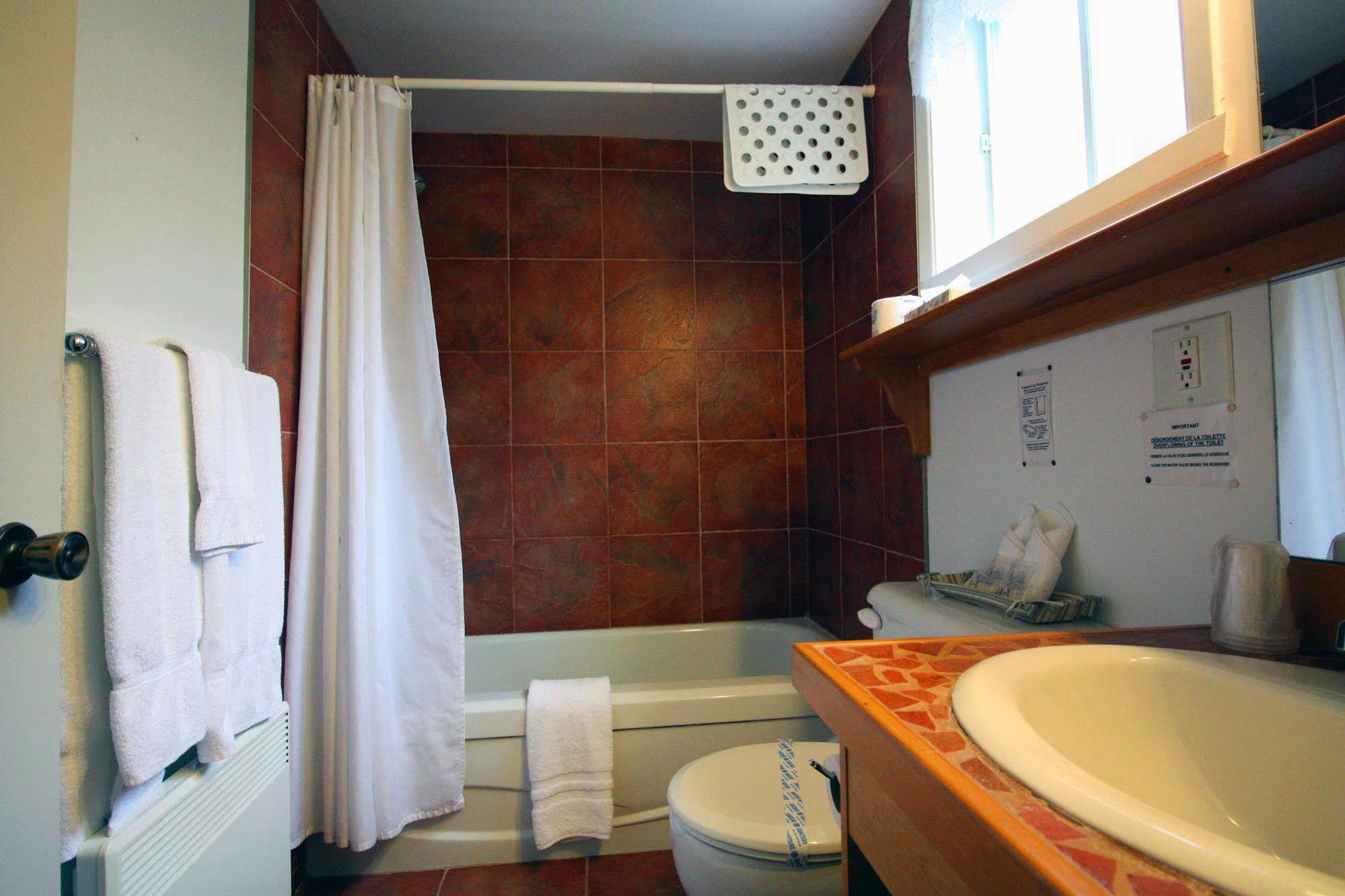 Le Jolibourg Motel 2*